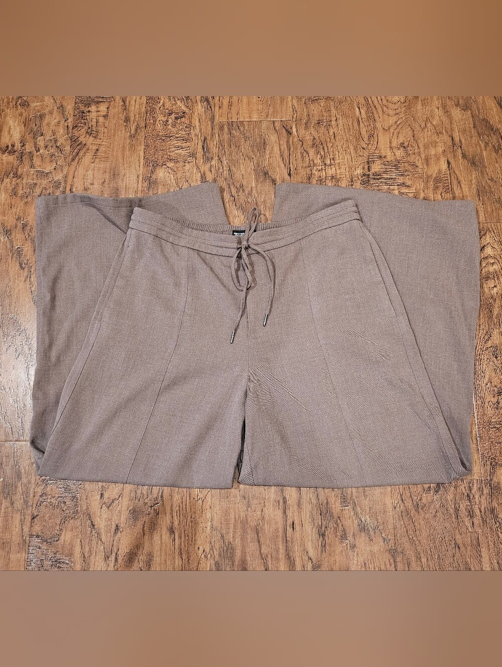 Simply Vera Wide Leg Drawstring Joggers in Taupe Brown